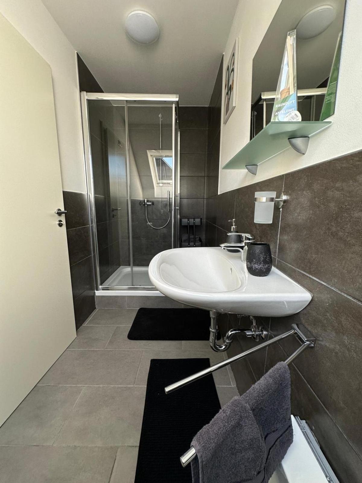 Mola Apartments-Charmante Ferienwohnung Im Herdecke Zentrum Fuer 3 Personen-Grosse Dachterrasse-Grill-Gratis Parken-Wlan ภายนอก รูปภาพ
