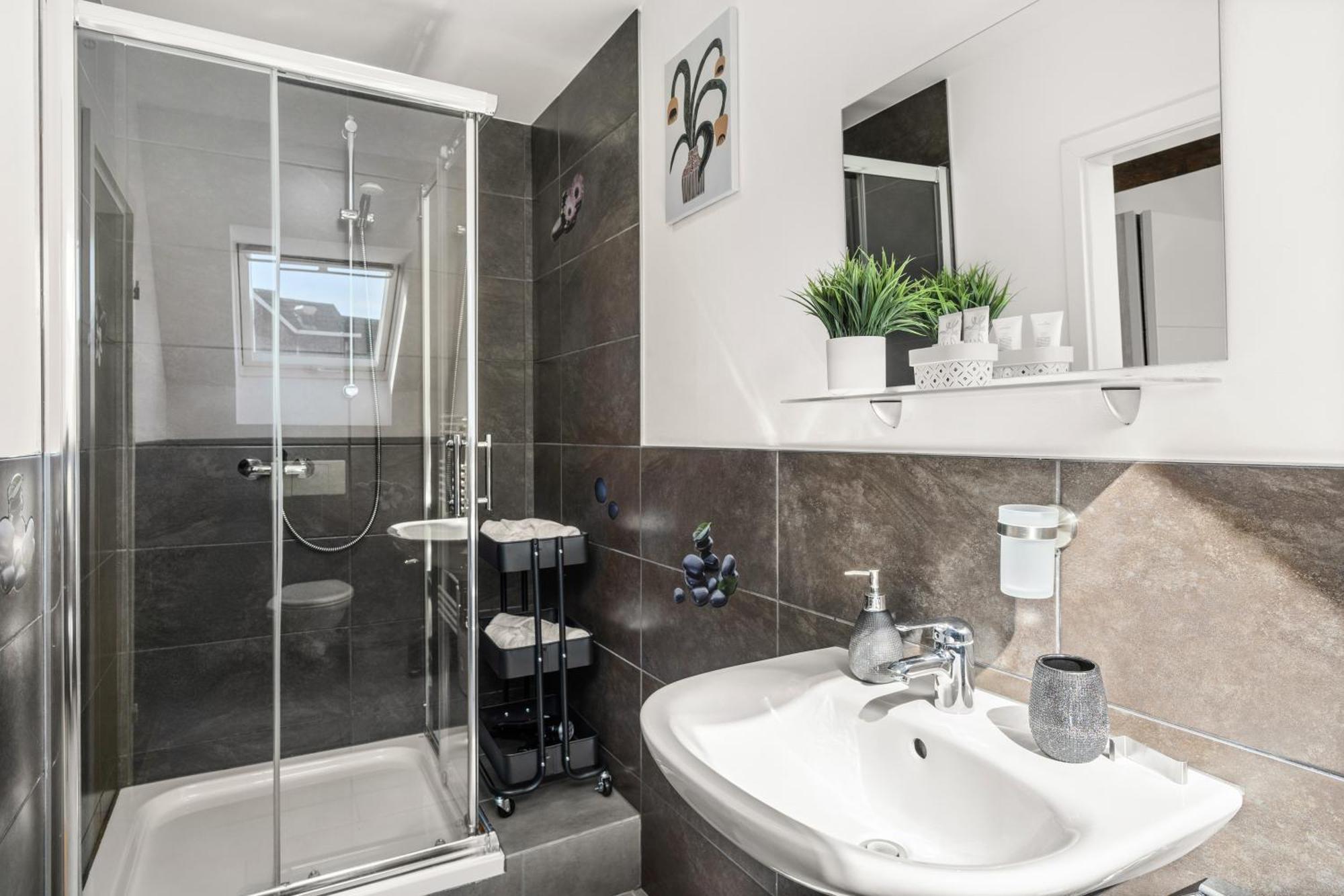 Mola Apartments-Charmante Ferienwohnung Im Herdecke Zentrum Fuer 3 Personen-Grosse Dachterrasse-Grill-Gratis Parken-Wlan ภายนอก รูปภาพ